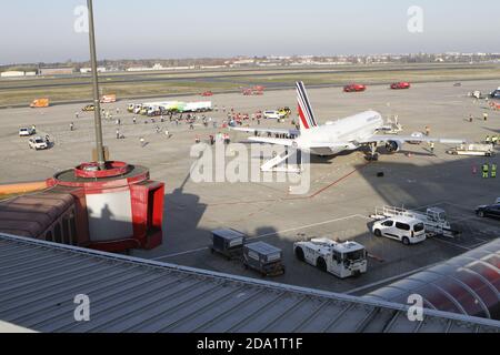 Berlin, Deutschland. November 2020. Tegel: Pilot Christopher Ruch fliegt das letzte Flugzeug ab Tegel. Mit dem Air France Flug AF1235 startet der Pilot um 15.00 Uhr von Tegel nach Paris Charles de Gaulle (Foto: Simone Kuhlmey/Pacific Press) Quelle: Pacific Press Media Production Corp./Alamy Live News Stockfoto