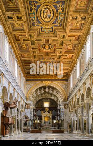 Innenraum der Kirche Santa Maria Aracoeli in Rom, Italien Stockfoto