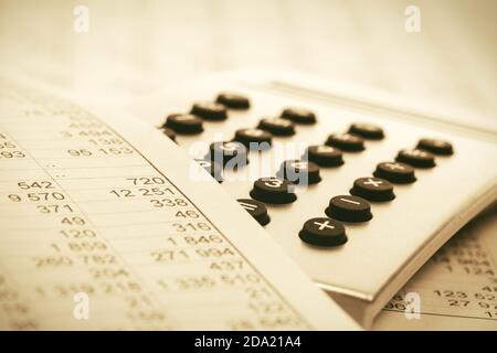 Finanzbuchhaltung Rechner und Bilanzen Stockfoto