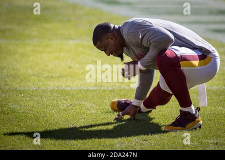 Landover, Maryland, USA. 8. November 2020: Washington Football Team Inside Linebacker Jon Bostic (53) Aufwärmen vor dem NFL-Spiel zwischen den New York Giants und Washington Football Team auf FedEx Field in Landover, Maryland Fotograf: Cory Royster Kredit: CAL Sport Media/Alamy Live News Stockfoto