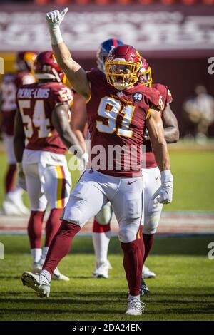 Landover, Maryland, USA. 8. November 2020: Washington Football Team Defensive End Ryan Kerrigan (91) feiert den Sack während der NFL-Spiel zwischen den New York Giants und Washington Football Team auf FedEx Feld in Landover, Maryland Fotograf: Cory Royster Kredit: CAL Sport Media/Alamy Live News Stockfoto