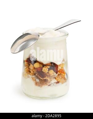 Gesunder Joghurt mit Müsli und trockenen Früchten und Nüssen Ein Glas mit Löffel Stockfoto
