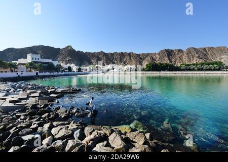 Kalbuh Küste entlang der Corniche zwischen alten Muscat und Mutrah in Oman. Stockfoto