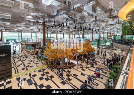 Singapur - 6. Dezember 2019: Interieur des Singapur Changi Airport - der primäre zivile Flughafen für Singapur, und einer der größten Transportmittel Stockfoto