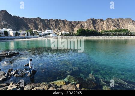 Kalbuh Küste entlang der Corniche zwischen alten Muscat und Mutrah in Oman. Stockfoto