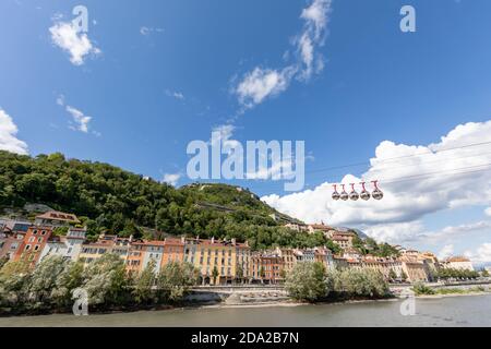 Grenoble, Isere, Frankreich - Viertel Sant-Laurent und die Seilbahn Bastille Stockfoto