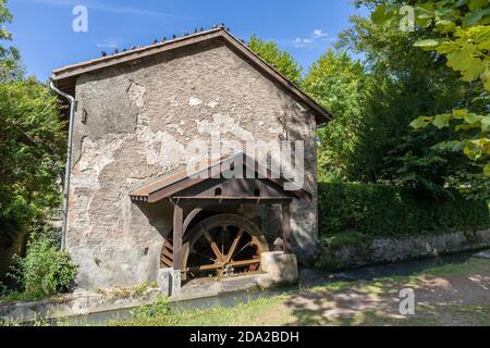 Vizille, Isere, Frankreich (bei Grenoble) - Wassermühle im Vizille Park Stockfoto