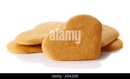 Haufen von herzförmigen Lebkuchen Weihnachtsplätzchen auf weiß isoliert Hintergrund Stockfoto