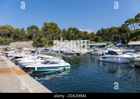 03 SEP 2019 - Le Dramont, Saint-Raphael, Var, Frankreich - Hafen Poussai Stockfoto