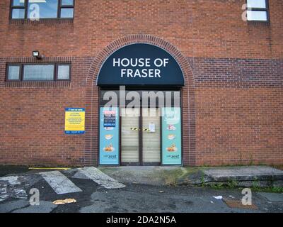 Ein Eingang zu einem geschlossenen Geschäft von House of Fraser in Birkenhead, Großbritannien. Stockfoto