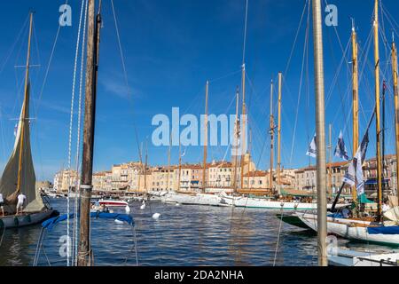 05 Okt 2019 - Saint-Tropez, Var, Frankreich - Segelboote im Hafen während der Regatta 'Les Voiles de Saint-Tropez' von 2019 Stockfoto