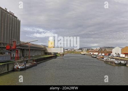 12 Mär 2019 - Paris Gebiet, Frankreich - Hafen von Genevilliers Stockfoto