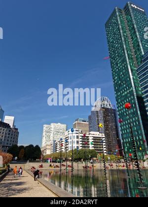 9 Okt 2018 - La Défense Türme und Skyline - Paris, Frankreich Stockfoto