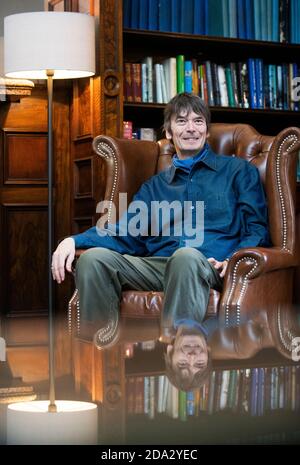 Autor Ian Rankin nimmt an der Einführung von Literary Lunches im Royal Scots Club, Edinburgh Teil und kündigt das erste Mittagessen in der Reihe an, bei dem die schottischen Kriminalautoren Rankin, Lin Anderson und Lesley Kelly den Vorsitz führen werden. Stockfoto