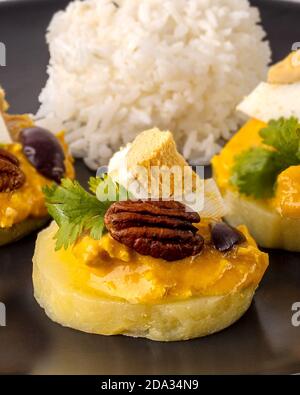 Nahaufnahme von Aji de gallina, peruanisches Essen Stockfoto