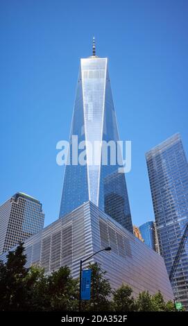 New York, USA - 07. Juli 2018: Freedom Tower an einem sonnigen Sommertag auch als One World Trade Center bekannt. Stockfoto