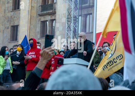 Tiflis, Georgien - 08. November, 2020: Demonstration des Protests gegen Bidzina Ivanishzhili auf Rustaveli Avenue Stockfoto