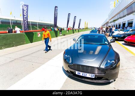 JOHANNESBURG, SÜDAFRIKA - 20. Feb 2019: Johannesburg, Südafrika - 05 2013. Oktober: Aston Martin Owner's Track Day Stockfoto