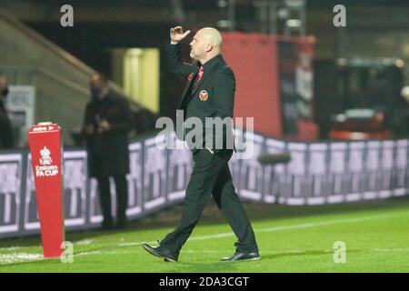 Manchester, Engkand. November 2020. FC United von Manchester-Manager Neil Reynolds vor dem Spiel der FA Cup 1. Runde zwischen FC United von Manchester und Doncaster Rovers im Broadhurst Park in Manchester will Matthews/Sports Pressefoto: SPP Sport Pressefoto. /Alamy Live Nachrichten Stockfoto