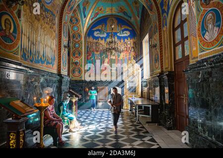 Innenaufnahme der aufwendig verzierten Kathedrale „Geburt des Herrn“ in Chișinău, Moldawien, Osteuropa. Stockfoto