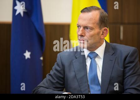 MELBOURNE, AUSTRALIEN - 11. DEZEMBER 2014: Der australische Premierminister Tony Abbott bei einem Treffen mit dem Präsidenten der Ukraine Petro Poroschenko in Melbourne Stockfoto