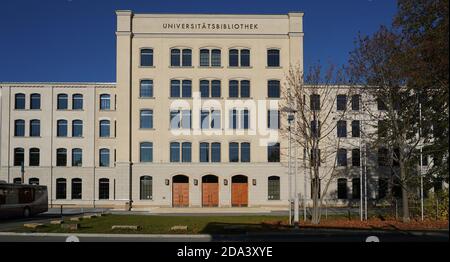 Chemnitz, Deutschland. November 2020. Die Universitätsbibliothek der Technischen Universität Chemnitz. Quelle: Peter Endig/dpa-Zentralbild/ZB/dpa/Alamy Live News Stockfoto