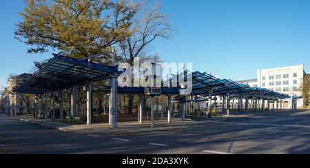 Chemnitz, Deutschland. November 2020. Blick auf den Busbahnhof in Chemnitz. Quelle: Peter Endig/dpa-Zentralbild/ZB/dpa/Alamy Live News Stockfoto