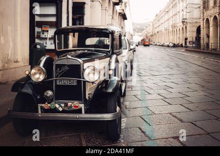 Turin, Italien - 25. Juli 2020: Klassischer Fiat Balilla, sehr altes italienisches Auto von 1930 geparkt am 25 2020. juli in den barocken Straßen von Turin (Italien), hom Stockfoto