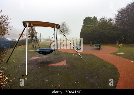 Kinder öffentlichen Spielplatz ohne Kinder wegen covid-19 Schließungen Stockfoto