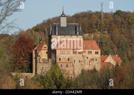 Kriebstein, Deutschland. November 2020. Blick auf die Burg Kriebstein, erbaut im 14. Jahrhundert ab 1384 in der gleichnamigen Gemeinde Kriebstein in Sachsen. Quelle: Peter Endig/dpa-Zentralbild/ZB/dpa/Alamy Live News Stockfoto