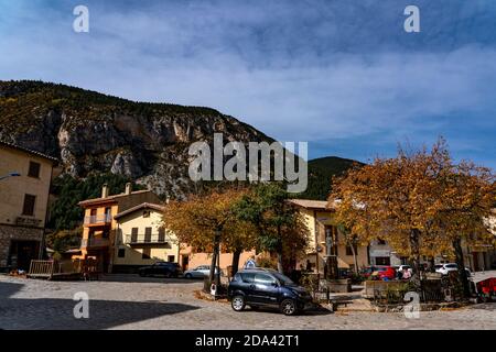 Placa Major, der Hauptplatz in Gosol, Katalonien Stockfoto