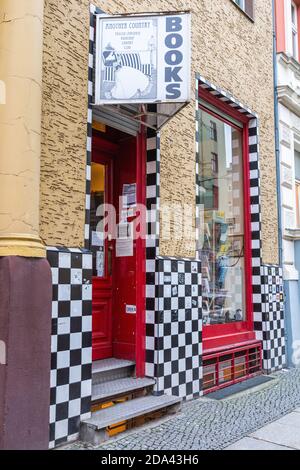 Berlin, Deutschland – 27. Januar 2018. Eintritt in ein anderes Land Gebrauchtbuchhandlung in Berlin. Stockfoto