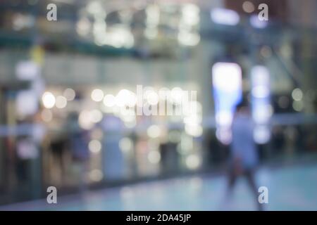 Verschwommenes Bokeh Männer Hintergrundbild von Kaufhaus Eingang für Menschen Hintergrund Nutzung Konzept. Stockfoto