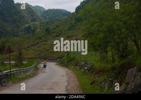 Mu Cang Chai, Landschaft terrassenförmig angelegtes Reisfeld in der Nähe von Sapa, Nordvietnam, Reisterrasse während Sonnenuntergang, Vietnam. Stockfoto