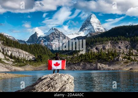 Mädchen mit einer kanadischen Nationalflagge Stockfoto