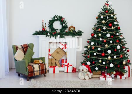 Silvester Weihnachtsbaum mit Geschenken Stockfoto