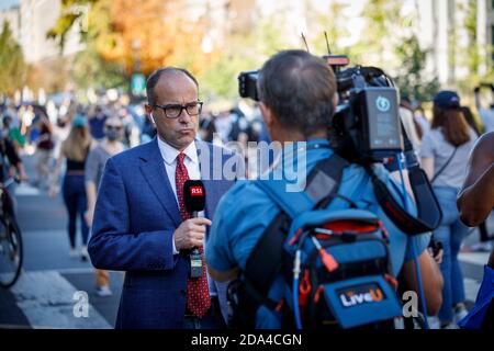 Biden Anhänger feiern seinen Sieg vor dem Weißen Haus am 7. November. Stockfoto