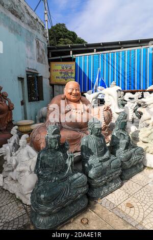 Marmorschnitzereien einschließlich Buddhas zum Verkauf in den Marmorbergen, Da Nang, Vietnam, Asien Stockfoto