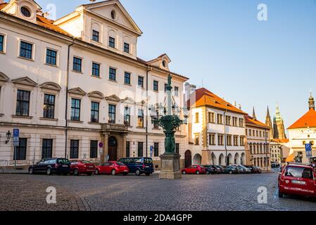 Prag, Tschechische republik - 19. September 2020. Loretanska Straße ohne Touristen während Reisebeschränkungen Stockfoto