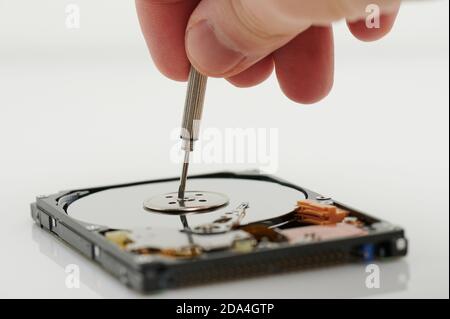 Reparieren der Festplatte des Computers isolierte Nahaufnahme Stockfoto