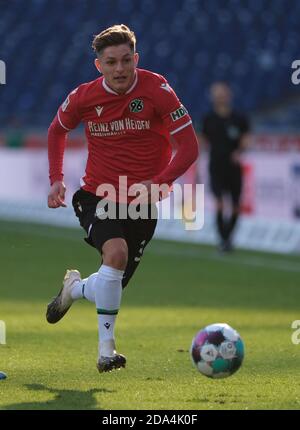 Hannover, Deutschland. November 2020. Fußball: 2. Bundesliga, Hannover 96 - Erzgebirge Aue, 7. Spieltag in der HDI-Arena in Hannover. Hannovers Florent Muslija ist am Ball. Quelle: Peter Steffen/dpa - WICHTIGER HINWEIS: Gemäß den Bestimmungen der DFL Deutsche Fußball Liga und des DFB Deutscher Fußball-Bund ist es untersagt, im Stadion und/oder aus dem Spiel aufgenommene Aufnahmen in Form von Sequenzbildern und/oder videoähnlichen Fotoserien zu nutzen oder auszunutzen./dpa/Alamy Live News Stockfoto