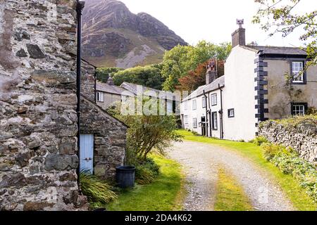 Traditionelle Steinbauernhöfe in Lowpark unterhalb von Loweswater fielen im englischen Lake District in der Nähe von Loweswater, Cumbria UK Stockfoto