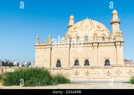 Baku, Aserbaidschan – 26. Juli 2020. Teze Pir Moschee in Baku. Die Moschee wurde zwischen 1905 und 1914 zu Ehren von Nabut Khanum Ashurbekova erbaut. Stockfoto