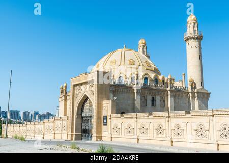 Baku, Aserbaidschan – 26. Juli 2020. Teze Pir Moschee in Baku. Die Moschee wurde zwischen 1905 und 1914 zu Ehren von Nabut Khanum Ashurbekova erbaut. Stockfoto