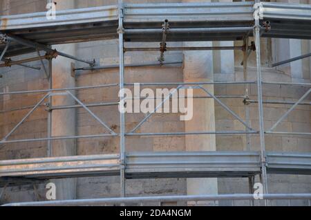 Bauarbeiter auf einem Gerüst, Symbolfoto für Gebäude, Bau-Boom, Arbeitsschutz Stockfoto