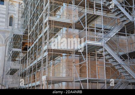 Bauarbeiter auf einem Gerüst, Symbolfoto für Gebäude, Bau-Boom, Arbeitsschutz Stockfoto