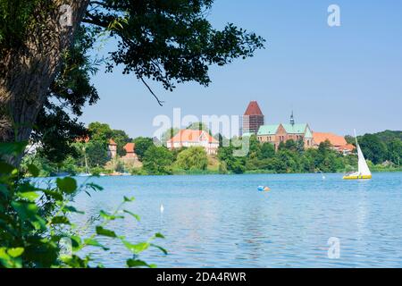 Ratzeburg: ratzeburger See (Domsee), Insel Dominsel, Dom, Segelschiff, Herzogtum Lauenburg, Schleswig-Holstein, Deutschland Stockfoto