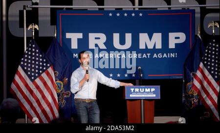 Donald Trump Jr. spricht zu einer Menschenmenge in Hollidaysburg, PA für eine MAGA-Kundgebung am 10-20-2020 Stockfoto
