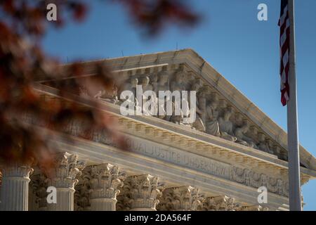 Washington, Usa. November 2020. Szenen des Obersten Gerichtshofs im Herbst in Washington, DC am Montag, 9. November 2020. Foto von Ken Cedeno/UPI Kredit: UPI/Alamy Live Nachrichten Stockfoto