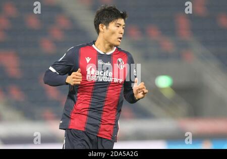 Bologna, Italien. November 2020. Bologna-Napoli - Takehiro Tomiyasu - foto Michele Nucci /LM Credit: Independent Photo Agency/Alamy Live News Stockfoto